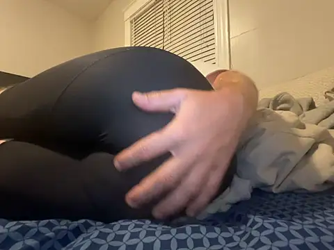 Snapshot of Mcpussypounder211 chatting on 06-15-26, 03:40 Mcpussypounder211 online show from 06-15-26, 03:40
