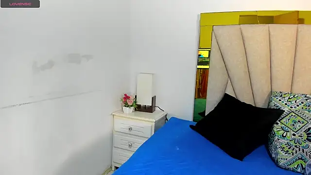 vahiolet fuentes online show from 11-25-25, 03:07