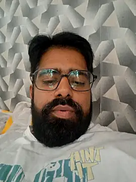 Snapshot of bewolf_17 chatting on 10-27-25, 05:52 bewolf 17 online show from 10-27-25, 05:52