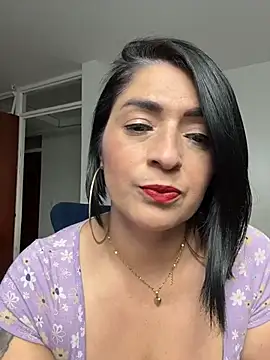 Snapshot of karenlennox1 chatting on 02-19-26, 12:40 karenlennox1 online show from 02-19-26, 12:40