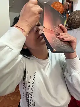 karenlennox1 online show from 01-09-26, 09:33