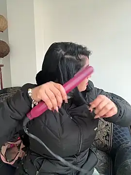 Snapshot of karenlennox1 chatting on 02-16-26, 11:02 karenlennox1 online show from 02-16-26, 11:02