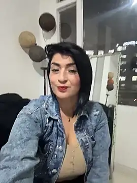 Snapshot of karenlennox1 chatting on 02-25-26, 11:59 karenlennox1 online show from 02-25-26, 11:59