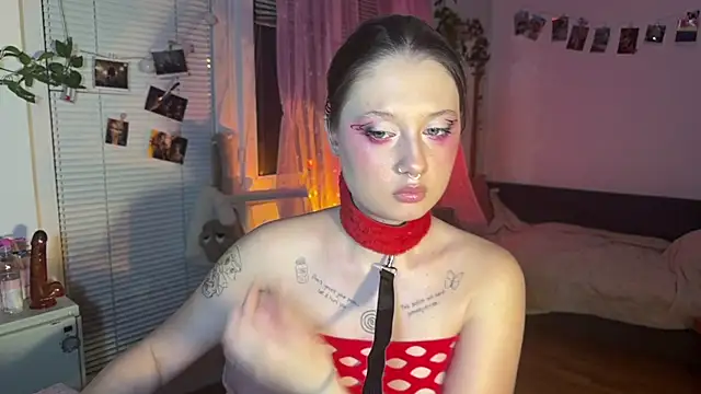 Snapshot of Jenny_darling_love chatting on 05-06-26, 06:12 Jenny darling love online show from 05-06-26, 06:12