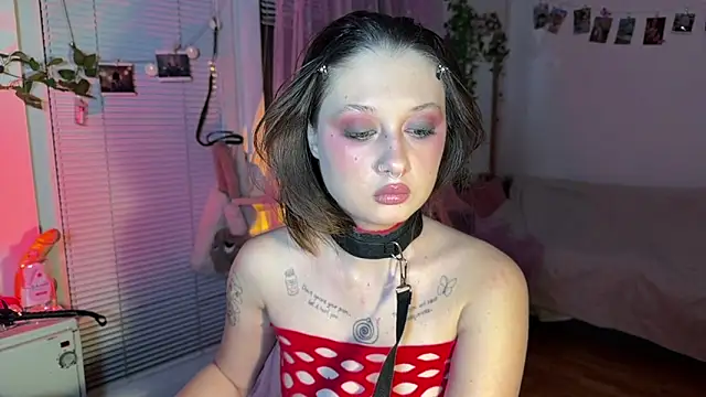 Snapshot of Jenny_darling_love chatting on 05-08-26, 07:06 Jenny darling love online show from 05-08-26, 07:06