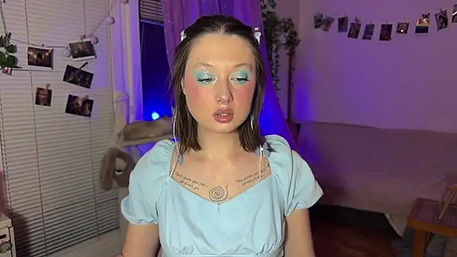Snapshot of Jenny_darling_love chatting on 05-04-26, 06:11 Jenny darling love online show from 05-04-26, 06:11