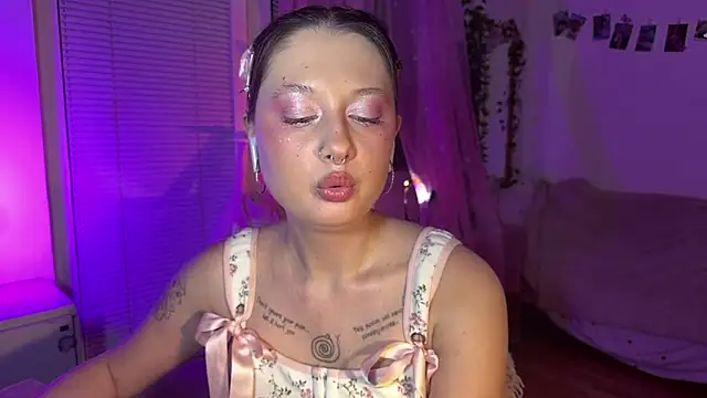 Snapshot of Jenny_darling_love chatting on 05-26-26, 06:39 Jenny darling love online show from 05-26-26, 06:39