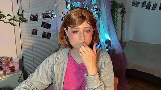 Snapshot of Jenny_darling_love chatting on 05-03-26, 06:11 Jenny darling love online show from 05-03-26, 06:11