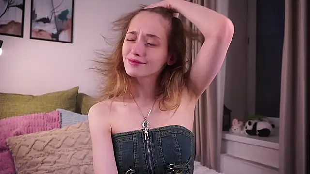 Snapshot of EdlinHargus chatting on 11-18-25, 01:10 EdlinHargus online show from 11-18-25, 01:10