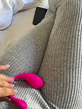 Cherry-red-xo online show from 03-13-25, 06:12