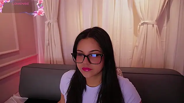 Snapshot of Sophia_wilsonn_ chatting on 10-04-25, 11:12 Sophia wilsonn online show from 10-04-25, 11:12