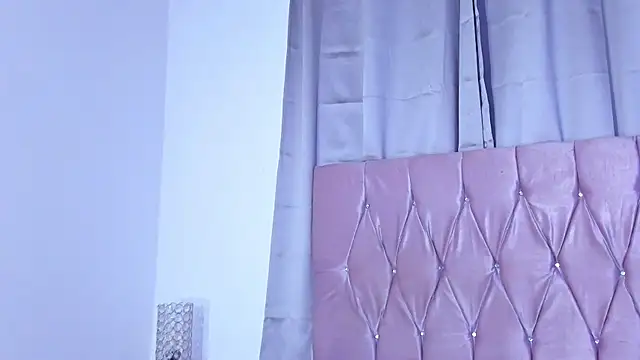 Snapshot of Ashley_piinkk_ chatting on 02-10-25, 11:04 Ashley piinkk  online show from 02-10-25, 11:04