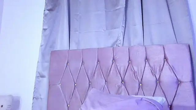 Snapshot of Ashley_piinkk_ chatting on 03-23-25, 01:31 Ashley piinkk  online show from 03-23-25, 01:31