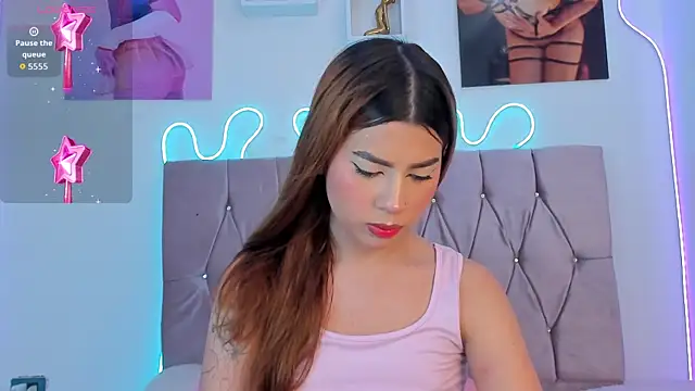 Snapshot of Ashley_piinkk_ chatting on 10-30-25, 02:14 Ashley piinkk  online show from 10-30-25, 02:14