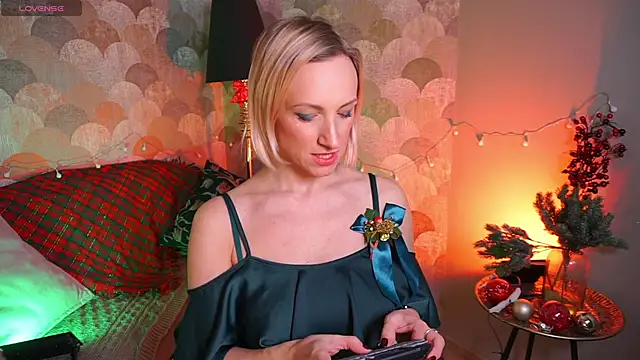 UmaTruewoman online show from 12-22-24, 05:55