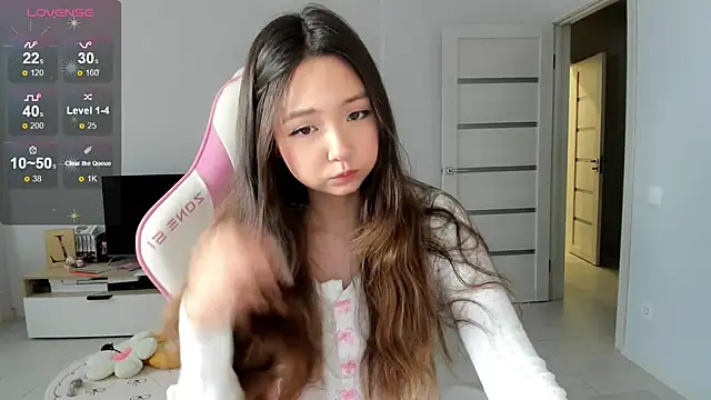 Snapshot of Fluffy_Rose chatting on 07-19-26, 01:03 Fluffy Rose online show from 07-19-26, 01:03