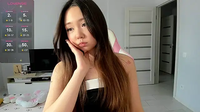 Snapshot of Fluffy_Rose chatting on 04-24-26, 04:14 Fluffy Rose online show from 04-24-26, 04:14