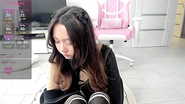 Snapshot of Fluffy_Rose chatting on 05-17-26, 06:13 Fluffy Rose online show from 05-17-26, 06:13