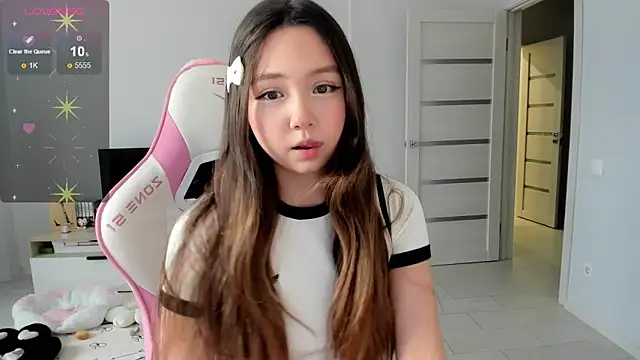 Snapshot of Fluffy_Rose chatting on 05-13-26, 04:19 Fluffy Rose online show from 05-13-26, 04:19