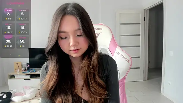 Snapshot of Fluffy_Rose chatting on 05-19-26, 04:08 Fluffy Rose online show from 05-19-26, 04:08