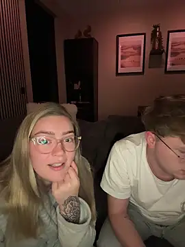 Snapshot of xX_HotCouple_Xx chatting on 09-25-25, 08:04 xX HotCouple Xx online show from 09-25-25, 08:04