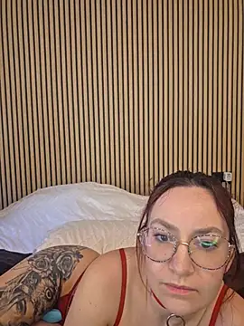 ladoucedu34 online show from 04-04-26, 03:07