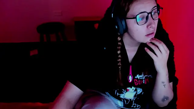 bonnie moon  online show from 04-13-26, 06:45