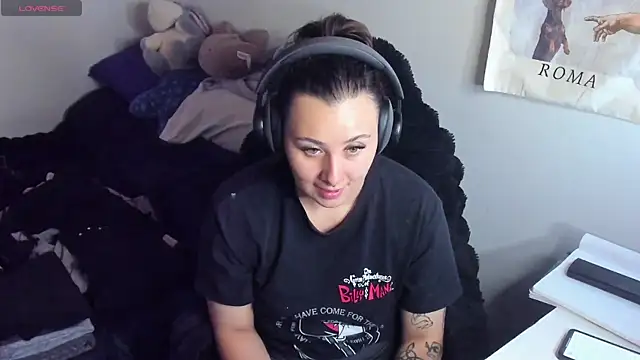 bonnie moon  online show from 06-14-26, 05:03