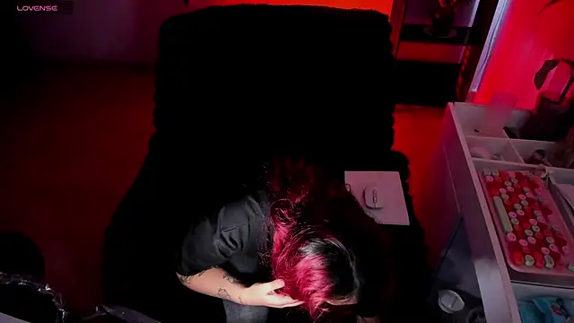 bonnie moon  online show from 10-30-25, 07:22