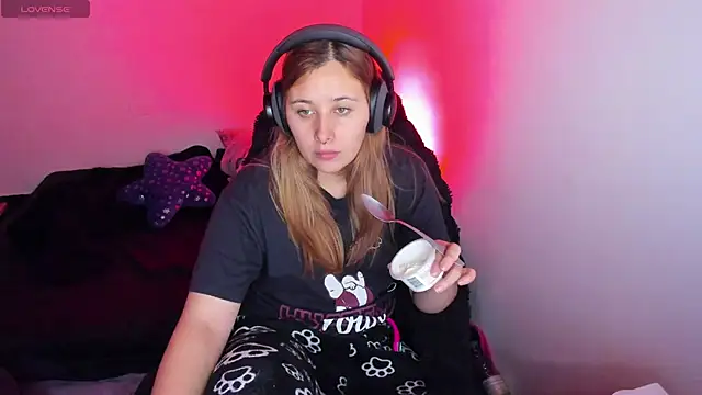 bonnie moon  online show from 04-09-26, 11:22