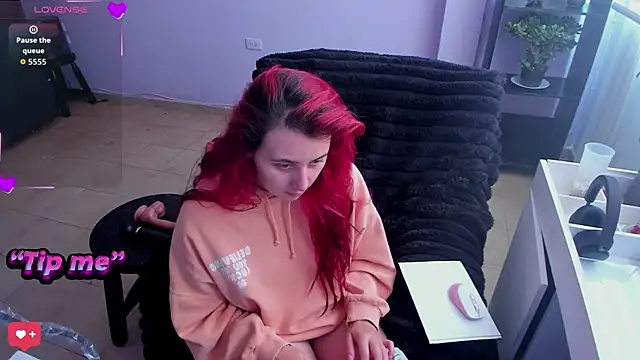 bonnie moon  online show from 10-29-25, 05:12