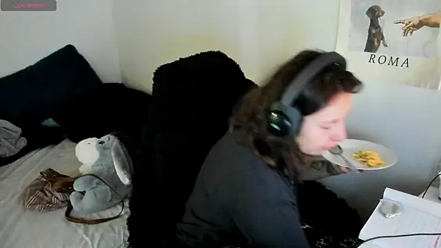 bonnie moon  online show from 04-23-26, 05:03