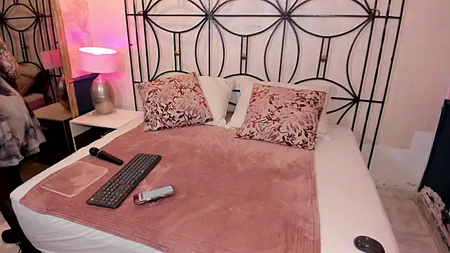 Paiige peach online show from 11-19-25, 07:58