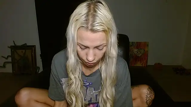 Snapshot of JuicyJanexo chatting on 11-04-25, 05:44 JuicyJanexo online show from 11-04-25, 05:44