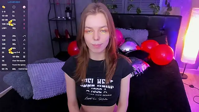 Snapshot of Tina_Tayllor chatting on 02-19-25, 02:33 Tina Tayllor online show from 02-19-25, 02:33