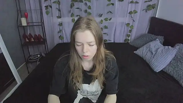Snapshot of Tina_Tayllor chatting on 10-16-25, 11:24 Tina Tayllor online show from 10-16-25, 11:24