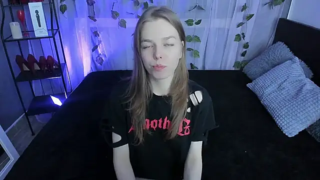 Snapshot of Tina_Tayllor chatting on 10-19-25, 04:15 Tina Tayllor online show from 10-19-25, 04:15