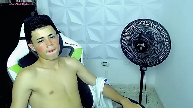 Snapshot of bby_santi chatting on 12-05-24, 07:00 bby santi online show from 12-05-24, 07:00