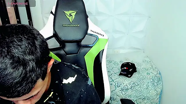 Snapshot of bby_santi chatting on 12-04-24, 01:25 bby santi online show from 12-04-24, 01:25