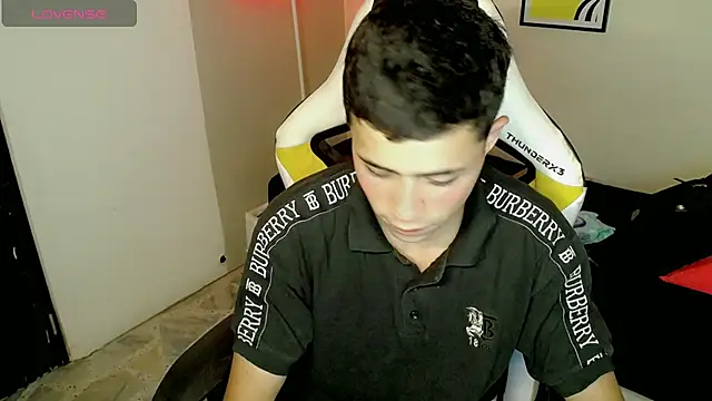 Snapshot of bby_santi chatting on 09-26-25, 04:36 bby santi online show from 09-26-25, 04:36