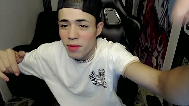 Snapshot of bby_santi chatting on 02-12-25, 12:33 bby santi online show from 02-12-25, 12:33