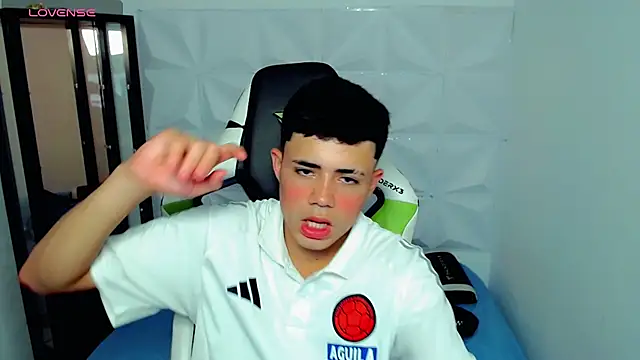 Snapshot of bby_santi chatting on 12-17-24, 07:15 bby santi online show from 12-17-24, 07:15