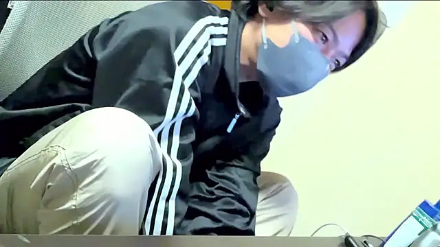 Snapshot of yukitaka_001 chatting on 12-13-24, 08:04 yukitaka 001 online show from 12-13-24, 08:04