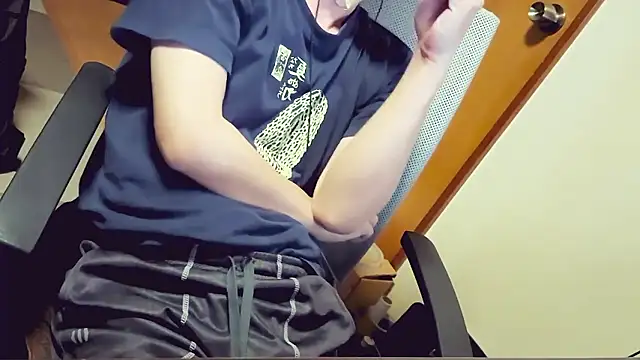 Snapshot of yukitaka_001 chatting on 07-15-26, 06:48 yukitaka 001 online show from 07-15-26, 06:48
