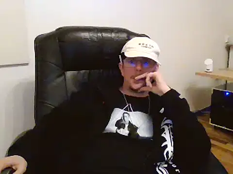 Snapshot of Minm666 chatting on 12-21-24, 03:42 Minm666 online show from 12-21-24, 03:42