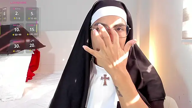 ClaraMariaMon online show from 11-28-25, 01:11