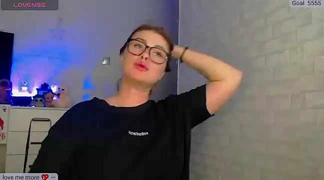 Snapshot of SuchCute chatting on 03-22-25, 01:08 SuchCute online show from 03-22-25, 01:08