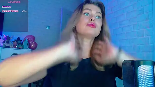 Snapshot of SuchCute chatting on 02-25-25, 01:52 SuchCute online show from 02-25-25, 01:52