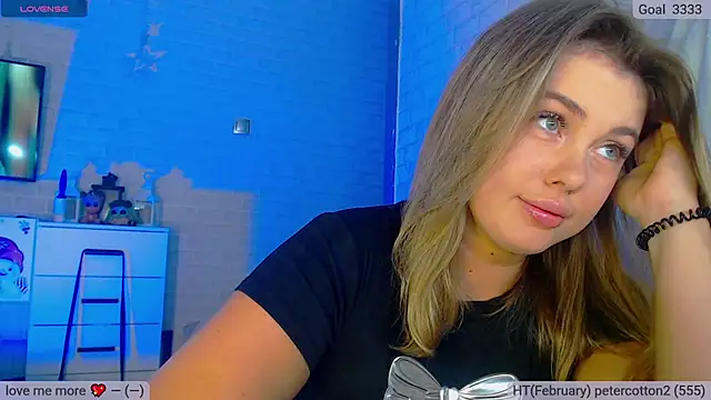 Snapshot of SuchCute chatting on 02-08-25, 01:54 SuchCute online show from 02-08-25, 01:54