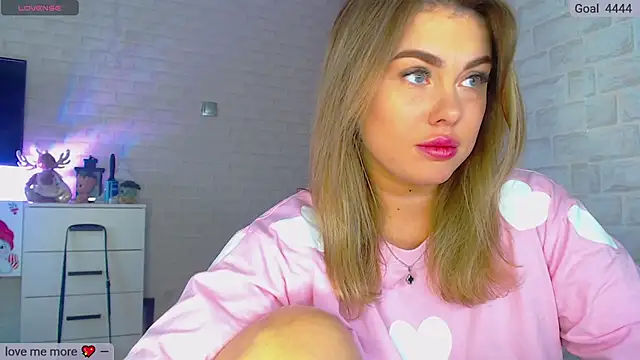 Snapshot of SuchCute chatting on 03-09-25, 02:39 SuchCute online show from 03-09-25, 02:39